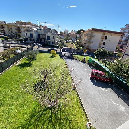I Fiori Di Pietra Aparthotel Пиетра Лигуре Екстериор снимка