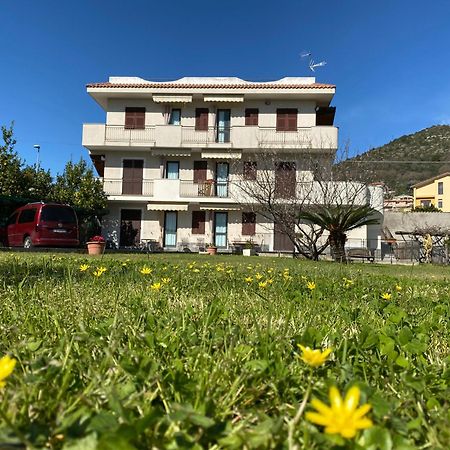 I Fiori Di Pietra Aparthotel Пиетра Лигуре Екстериор снимка