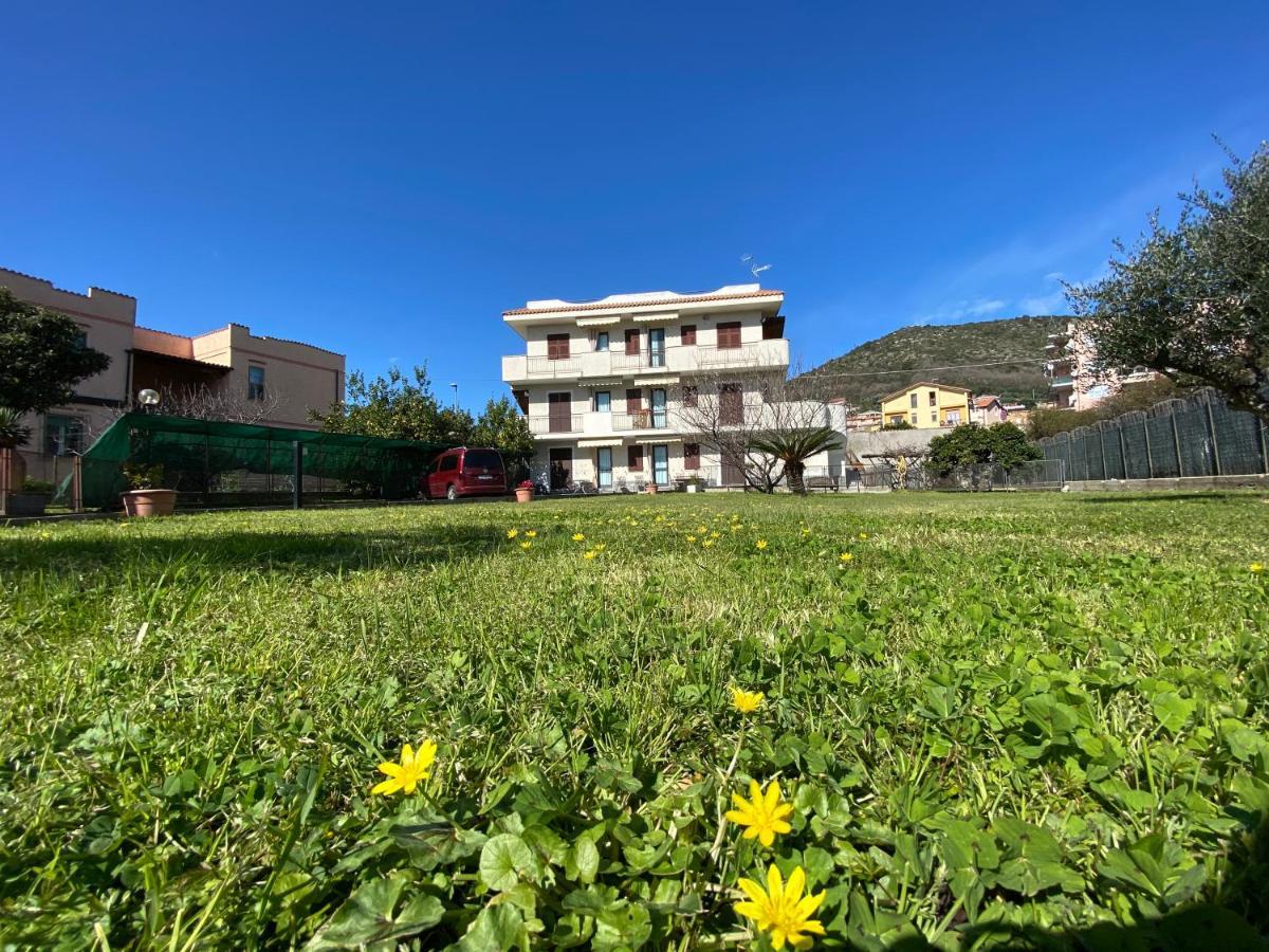 I Fiori Di Pietra Aparthotel Пиетра Лигуре Екстериор снимка