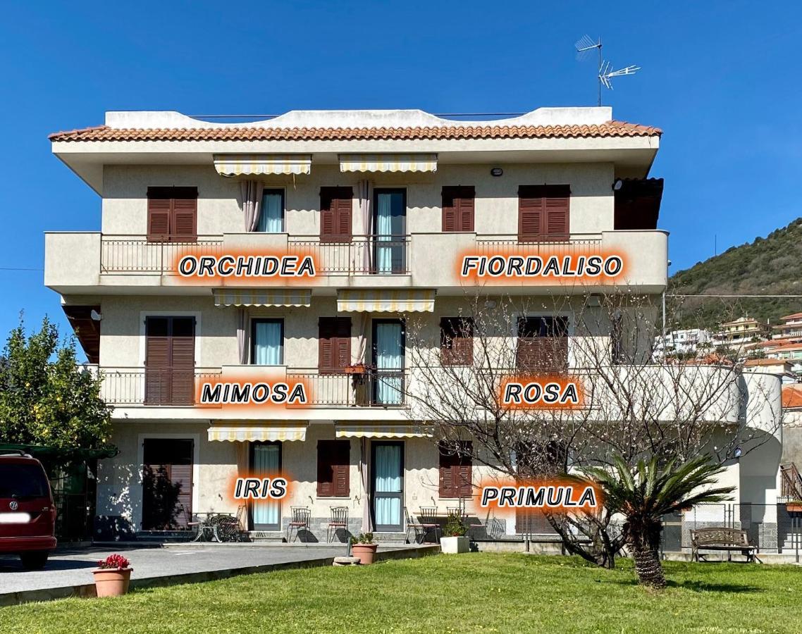 I Fiori Di Pietra Aparthotel Пиетра Лигуре Екстериор снимка
