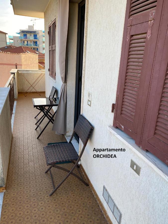 I Fiori Di Pietra Aparthotel Пиетра Лигуре Екстериор снимка