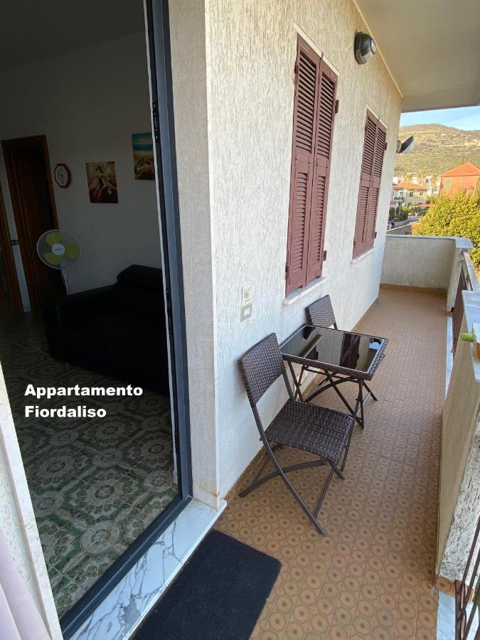 I Fiori Di Pietra Aparthotel Пиетра Лигуре Екстериор снимка